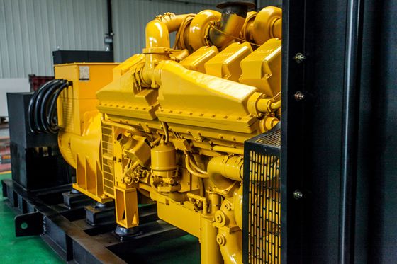 เครื่องผลิตไฟฟ้าอุตสาหกรรมปรับน้ํา 2000kw เครื่องผลิตไฟฟ้าดีเซล 1500 รอบ / นาที